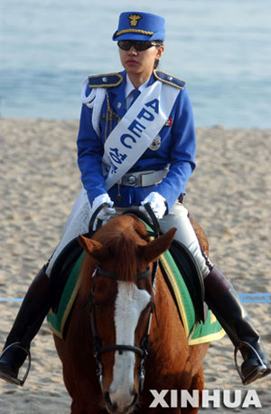 Re: dalian mounted cops 1760-re--dalian-mounted-cops.jpg