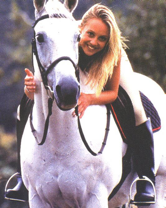 Women horses 18854-women-horses.jpg