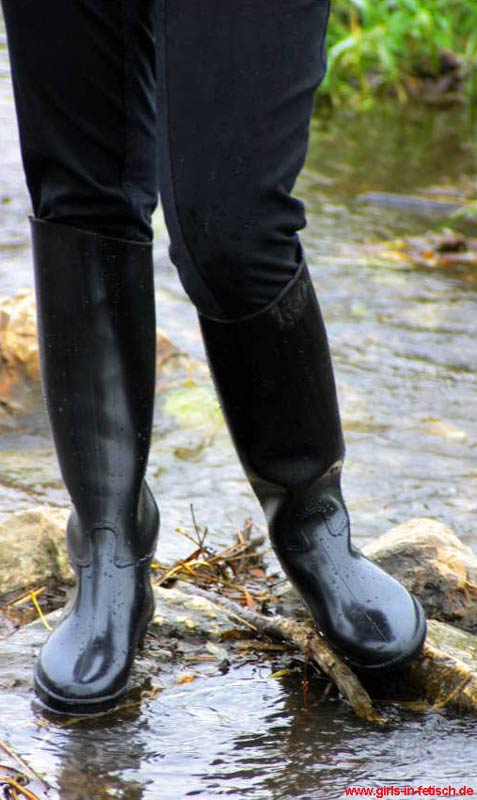 her boots are wet 1918-her-boots-are-wet.jpg