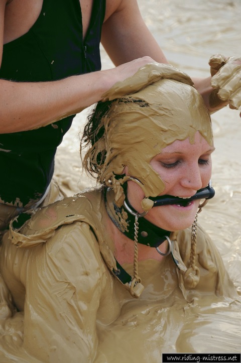 Ponygirl in mud 19615-ponygirl-in-mud.jpg