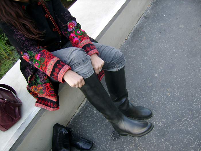 Re: putting her boots on 2399-re--putting-her-boots-on.jpg