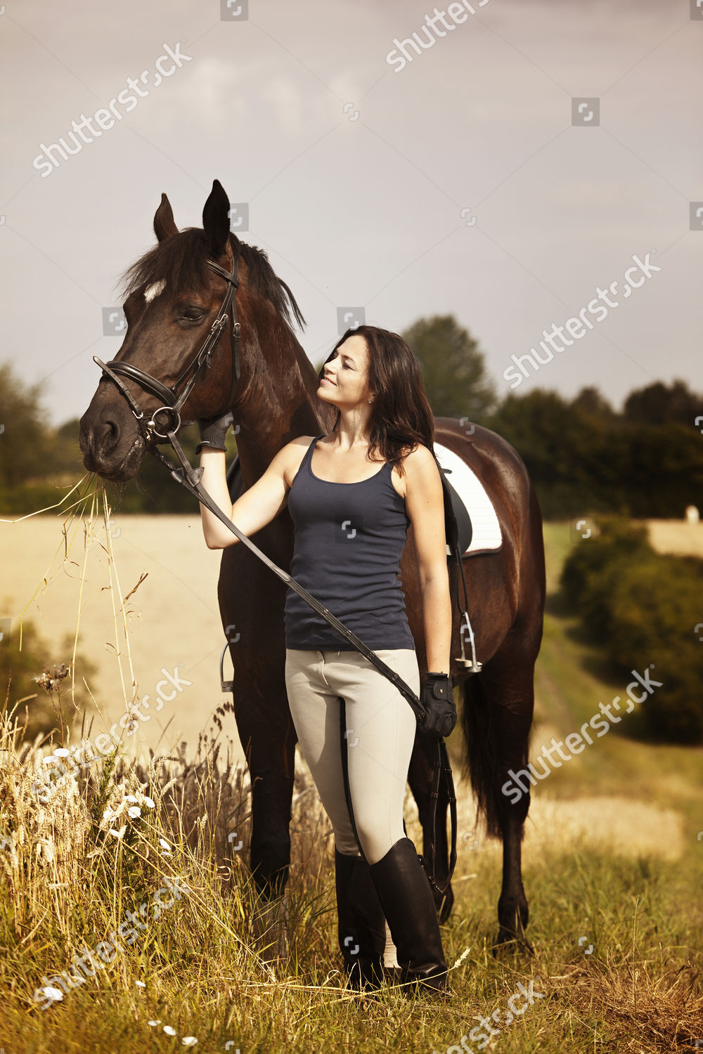 Holding a Horse 25985-holding-a-horse.jpg