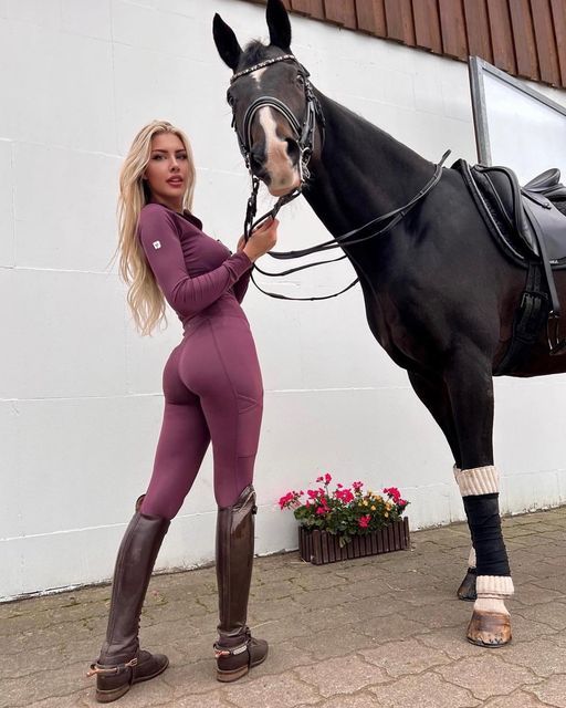 The Very Alluring Tightly Breeched Derriere 31782-the-very-alluring-tightly-breeched-derriere.jpg