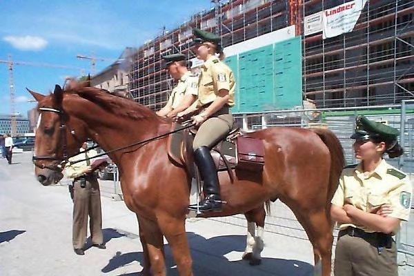 more Mounted police Woman 3386-more-mounted-police-woman.jpg