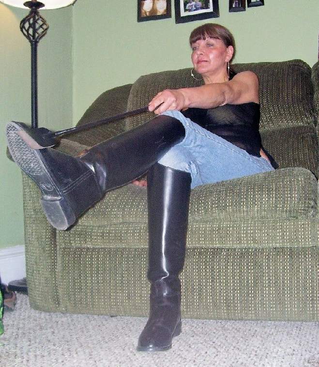 mature in ridingboots 3453-mature-in-ridingboots.jpg