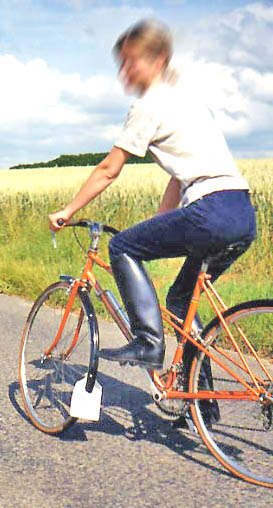 PROPER ATTIRE FOR BICYCLES... (I WISH) 3680-proper-attire-for-bicycles-----i-wish-.jpg