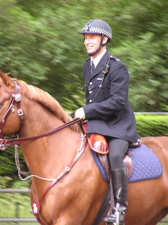 men in boots-British Police 7537-men-in-boots-british-police.jpg