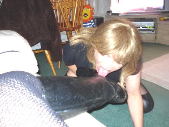 Re: she'll lick your boots 8047-re--she-ll-lick-your-boots.jpg