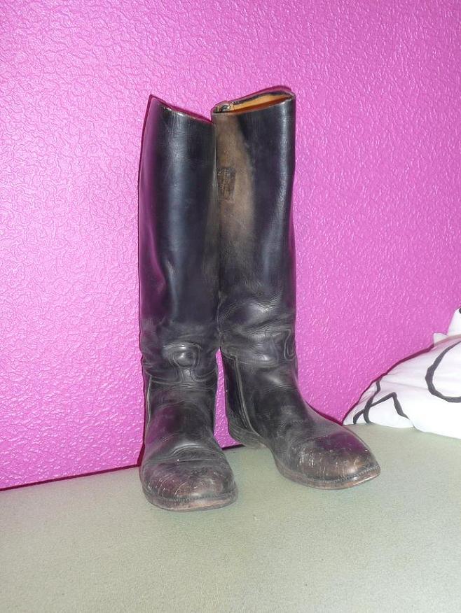 Who likes well worn leather riding boots???? 8087-who-likes-well-worn-leather-riding-boots----.jpg