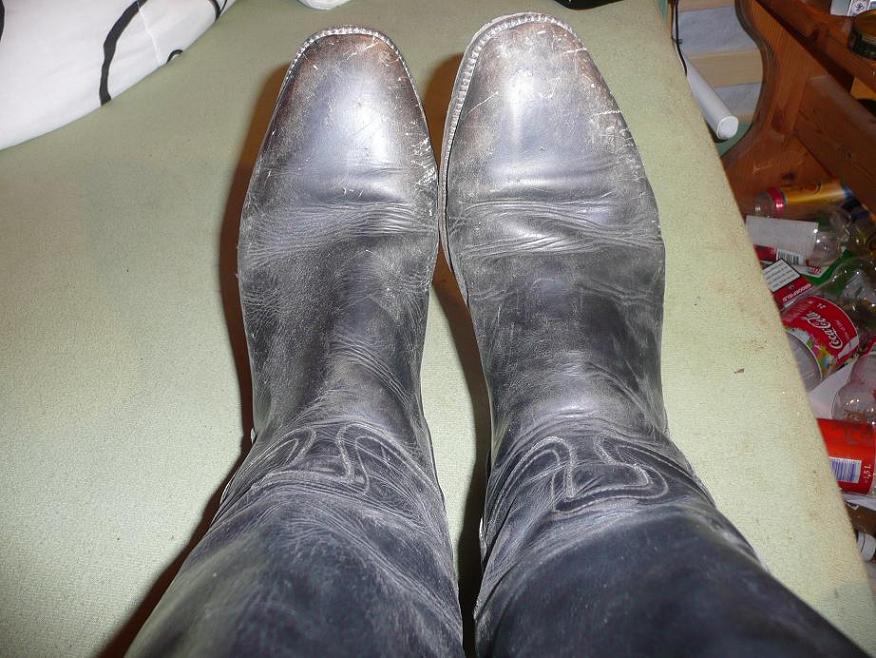 Who likes well worn leather riding boots???? 8090-who-likes-well-worn-leather-riding-boots----.jpg