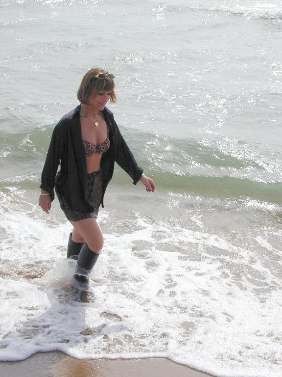 Linda takes a walk at the beach 8250-linda-takes-a-walk-at-the-beach.jpg