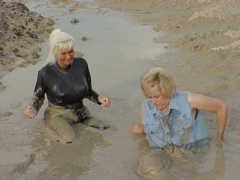 Sweet Jane and friend in mud 8431-sweet-jane-and-friend-in-mud.jpg