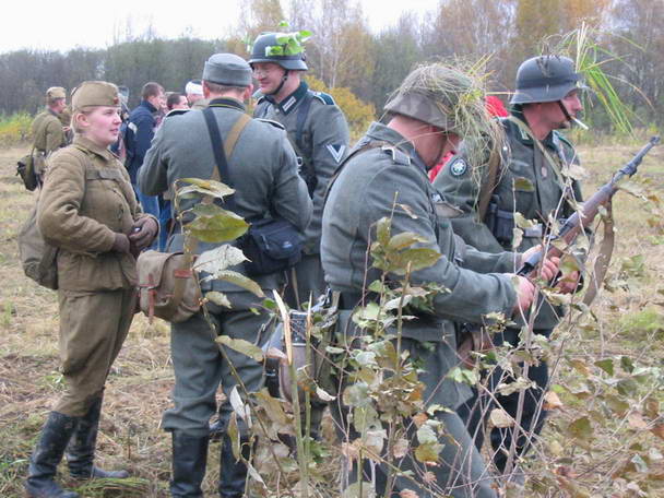 Re: women soldiers-Russian 904-re--women-soldiers-russian.jpg