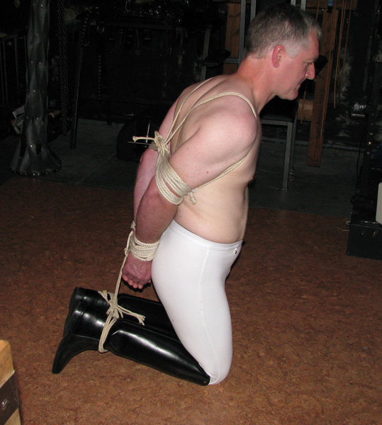 Me HOG TIED 9525-me-hog-tied.jpg