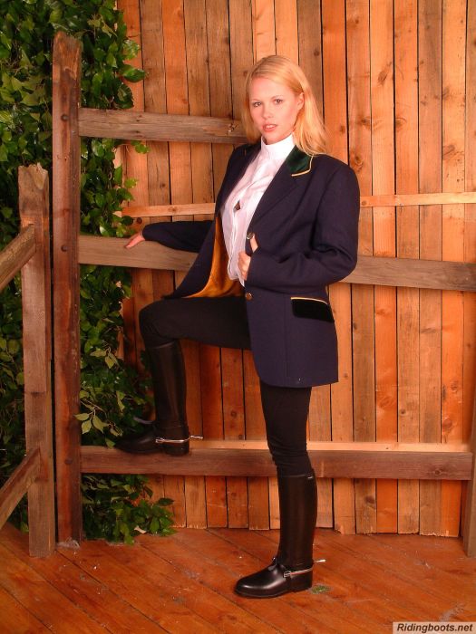 Thumbnail for images of Sarah on Ridingboots.net