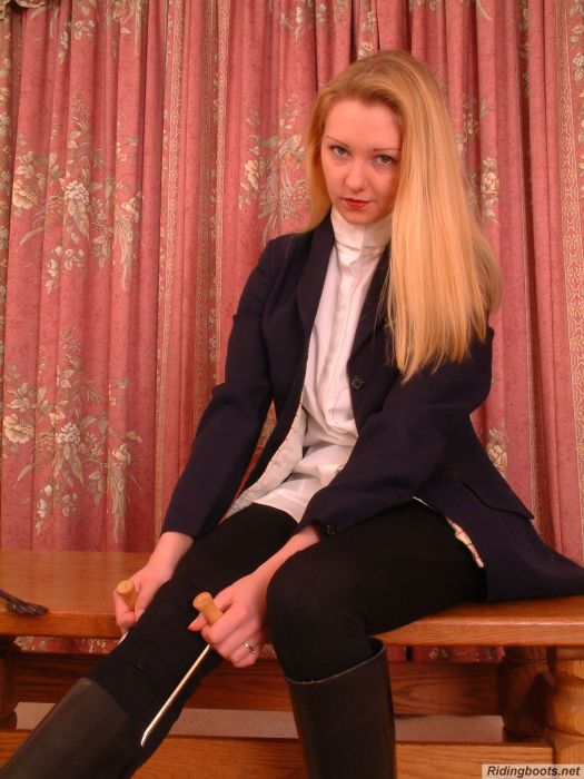 Thumbnail for images of Abigail Lawlor on Ridingboots.net